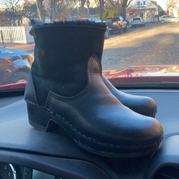 Black Shearling pull on clog boot - Picture 2 of 8